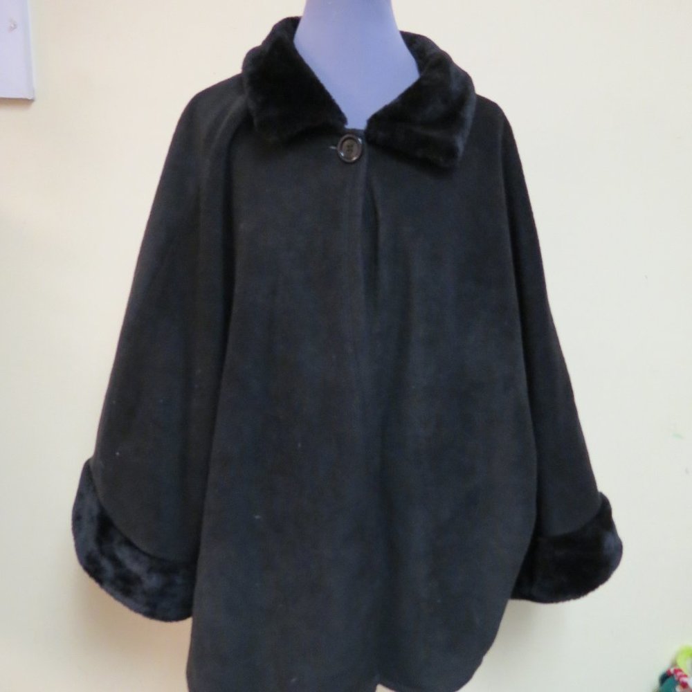 Argree black Cape Jacket with Faux Fur Trim One Size Fits All, Fleece